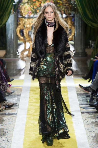Look 50